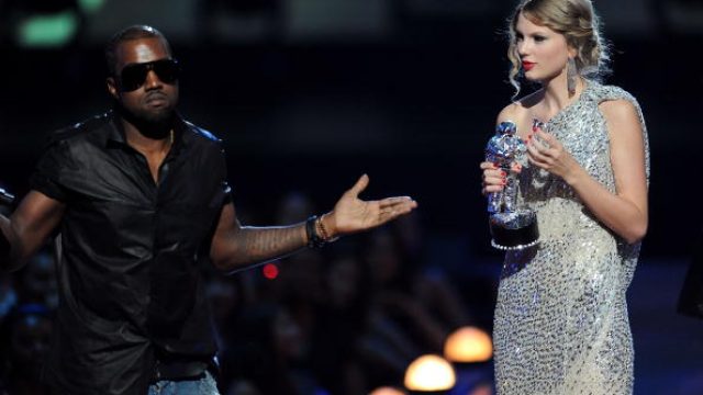 Kanye West interrupts Taylor Swift at the 2009 VMAs