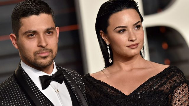 BEVERLY HILLS, CA - FEBRUARY 28: Actor Wilmer Valderrama and singer Demi Lovato arrives at the 2016 Vanity Fair Oscar Party Hosted By Graydon Carter at Wallis Annenberg Center for the Performing Arts on February 28, 2016 in Beverly Hills, California. (Photo by Axelle/Bauer-Griffin/FilmMagic)