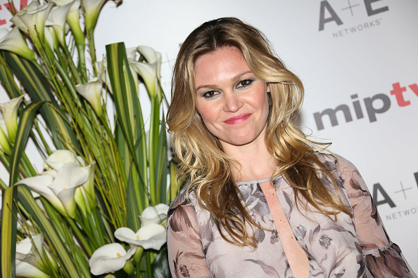 Julia Stiles Pregnant With First Child