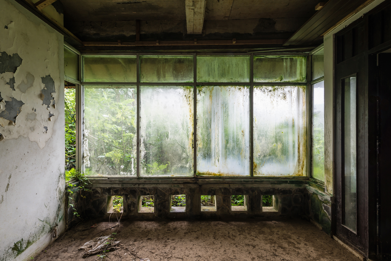 The history behind the world's abandoned hotels