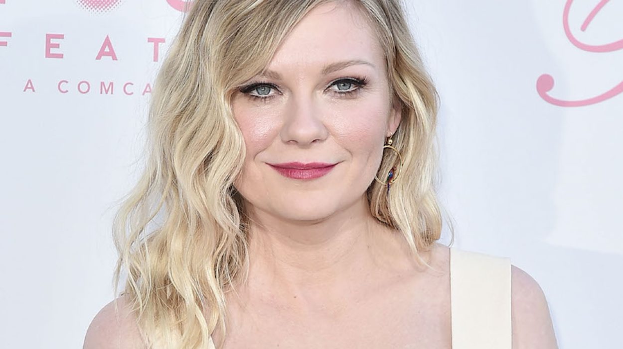 Kirsten Dunst wore our ideal beach wedding dress at "The Beguiled