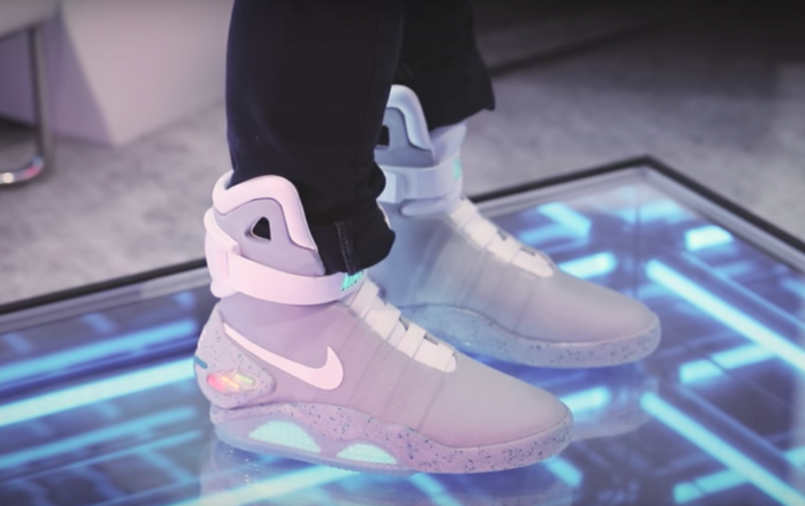 Zaklampen Besmettelijke ziekte Goed opgeleid These are the futuristic sneakers that just sold for over $50,000 -  HelloGigglesHelloGiggles