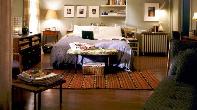 carrie-bradshaws-apartment-bedroom