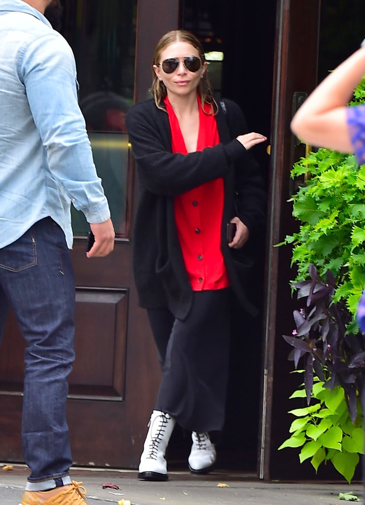 Mary-Kate Olsen, queen of goth chic, stepped out smiling and wearing ...