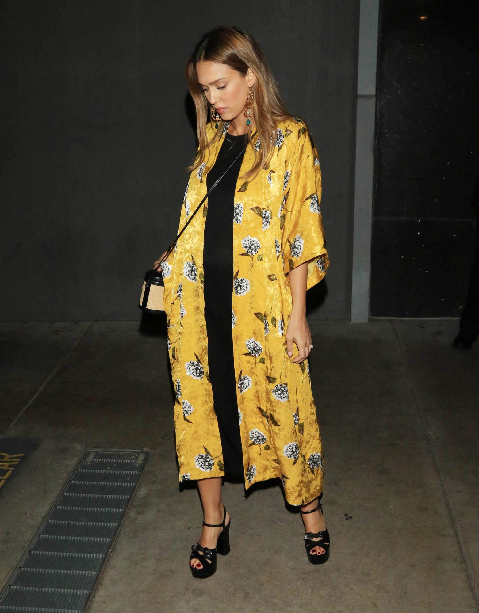 Jessica Alba's date night maternity look will make you want to buy