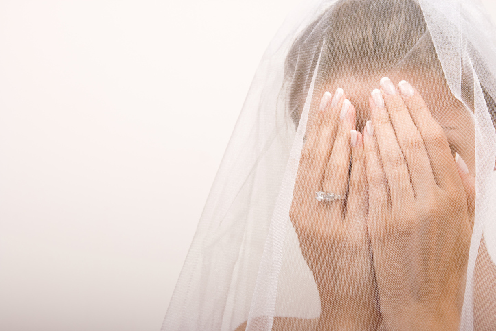 This bride is suing an airline for allegedly destroying her dress