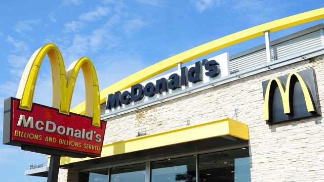 The McDonald's restaurant is seen September 10, 2016 in Gettysburg, Pennsylvania. / AFP / Karen BLEIER (Photo credit should read KAREN BLEIER/AFP/Getty Images)