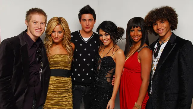 Lucas Grabeel, Ashley Tisdale, Zac Efron, Vanessa Hudgens, Monique Coleman and Corbin Bleu of "High School Musical"