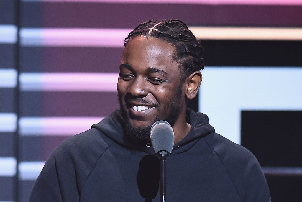 Roei uit Reductor Naar boven Kendrick Lamar is Nike's newest ambassador, and it looks damn good on  himHelloGiggles
