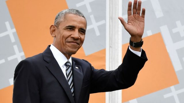 Picture of Barack Obama Waving