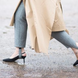 Stirrups pants and kitten heels fashion trends