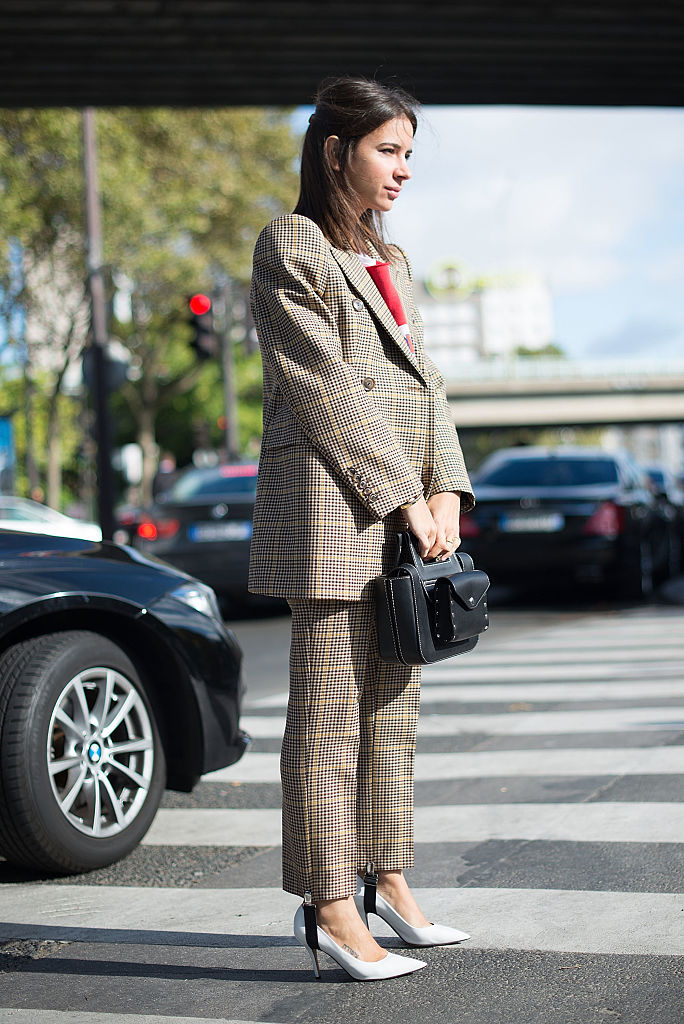 Stirrup pants and kitten heels are the fall 2017 fashion trend to