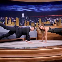 THE TONIGHT SHOW STARRING JIMMY FALLON -- Episode 0117 -- Pictured: (l-r) Host Jimmy Fallon and supermodel Gisele Bündchen practice yoga on September 4, 2014 -- (Photo by: Douglas Gorenstein/NBC/NBCU Photo Bank via Getty Images)