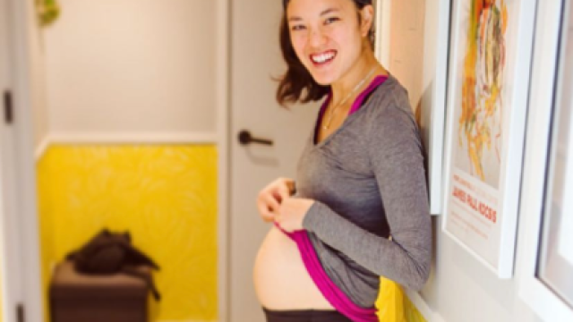 Image of Jasmine and her pregnant stomach