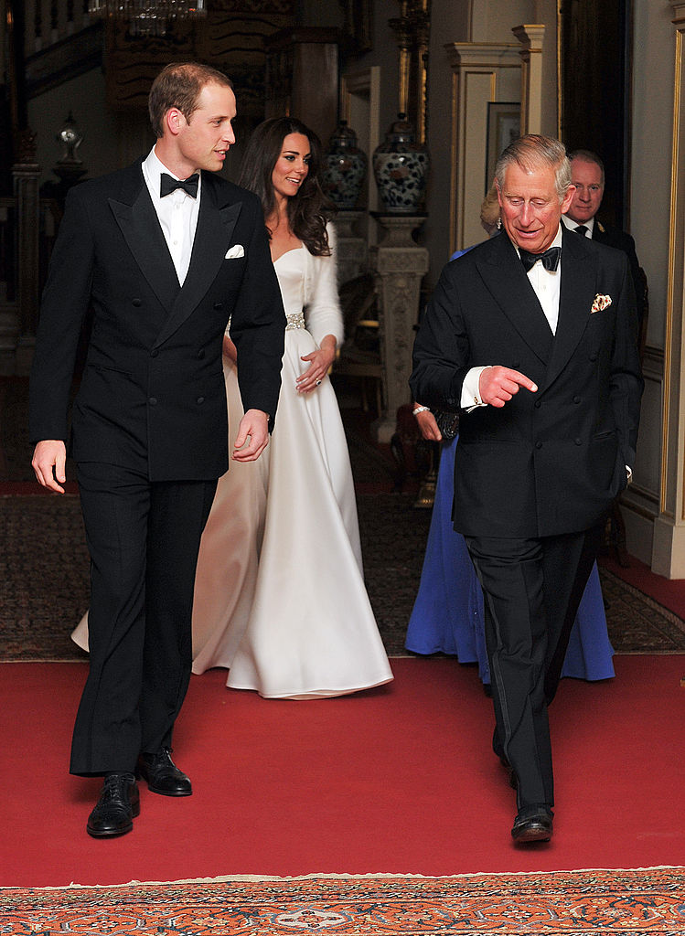 Royal bride: Kate Middleton and Prince William Evening Reception | Kate  hochzeitskleid, Hochzeitskleid party, Kate middleton hochzeitskleid