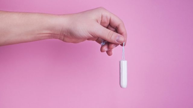 reagere forfatter Primitiv Can you flush tampons down the toilet? We investigated so you don't have to  - HelloGigglesHelloGiggles