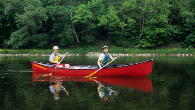 CANADA - 2005/01/01: Canada Ontario Near Paris, Grand River, People Canoeing. (Photo by Wolfgang Kaehler/LightRocket via Getty Images)