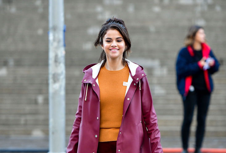 Selena Gomez Wears Mom Jeans With a Huge Crotch Zipper