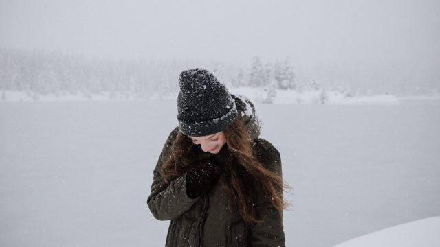 woman-walking-in-snow