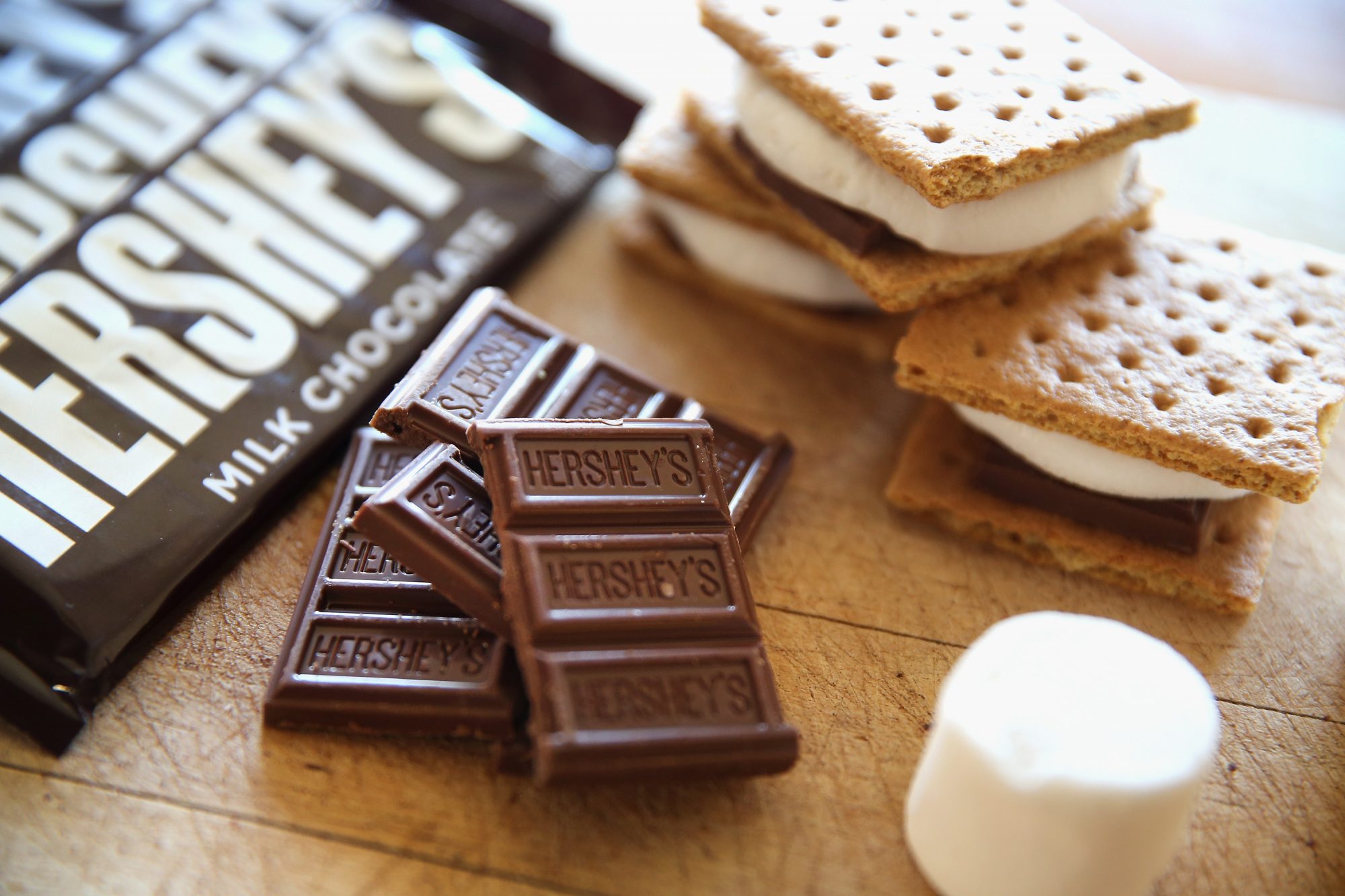 smores-hershey-bars-marshmallows.jpg