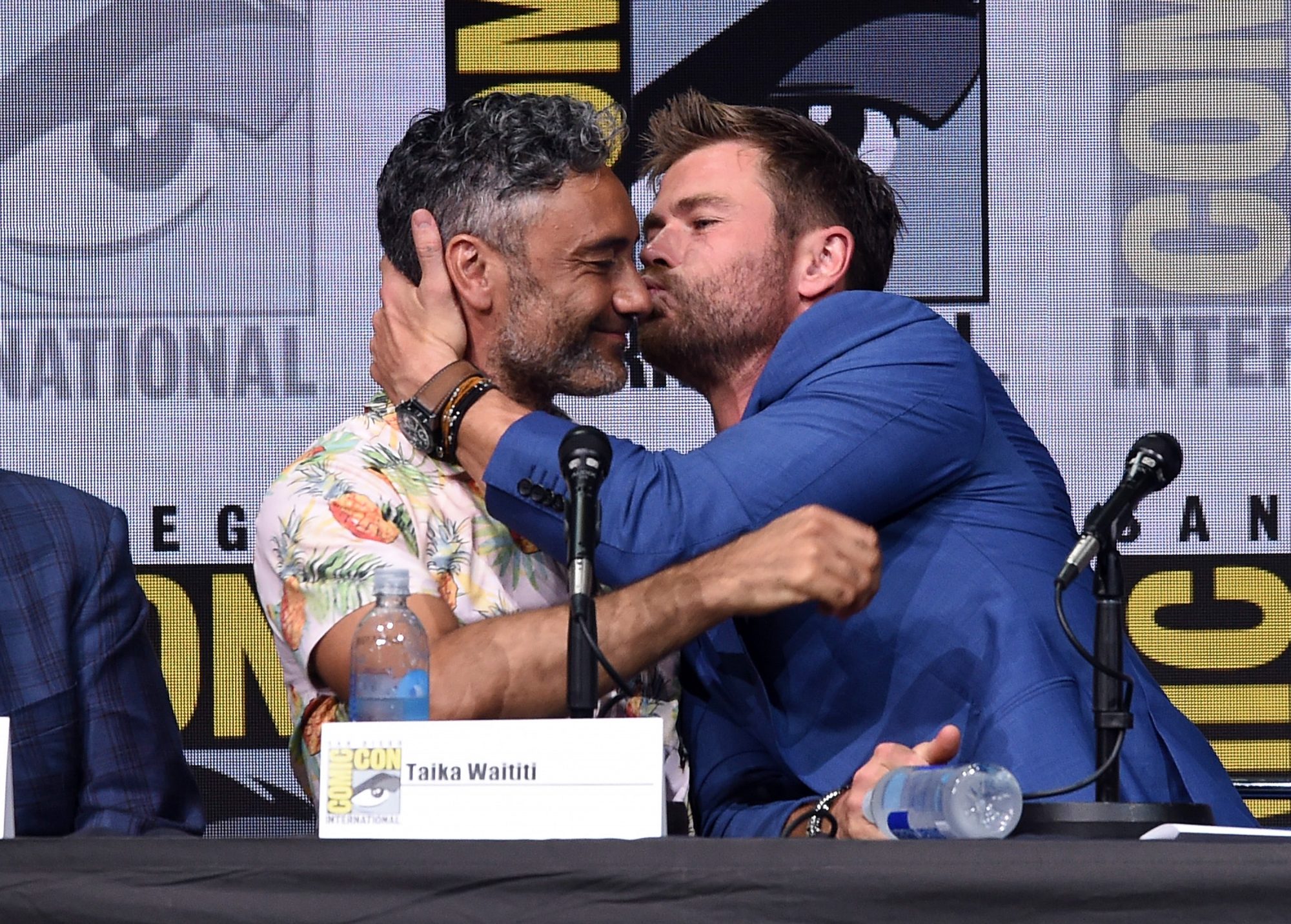 chris-hemsworth-Taika-Waititi-.jpg