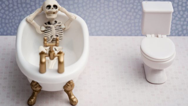 A skeleton relaxing in a bathtub