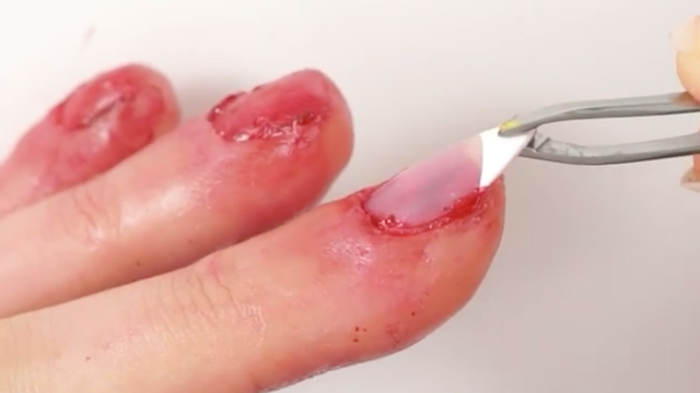 Halloween manicure