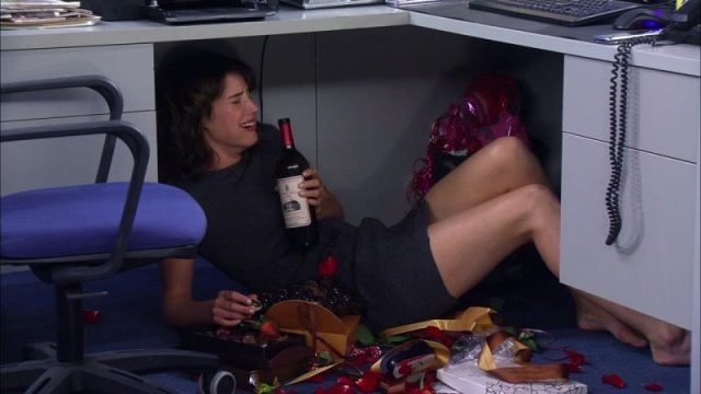 robin-himym-drinking-under-desk