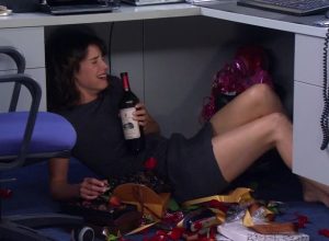 robin-himym-drinking-under-desk