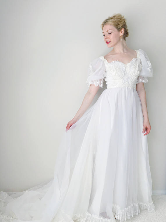 80s Inspired Wedding Dresses For The Vintage Bridehellogiggles 6162