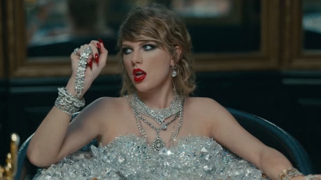 Taylor Swift "Look what you made me do" bathtub