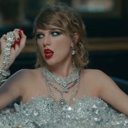 Taylor Swift "Look what you made me do" bathtub