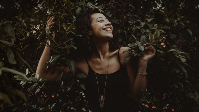single-woman-playing-in-tree
