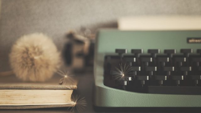 Picture of Writer's Desk Typewriter