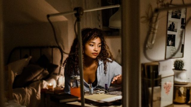 girl-working-online
