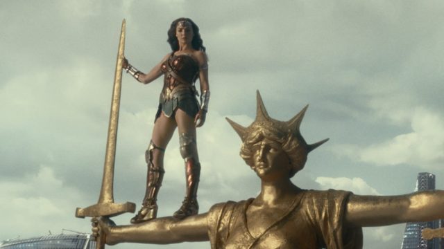 FIRST LOOK: See Robin Wright & The Cast of 'Wonder Woman' (2016/03