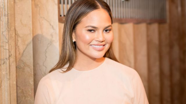 Chrissy Teigen bangs
