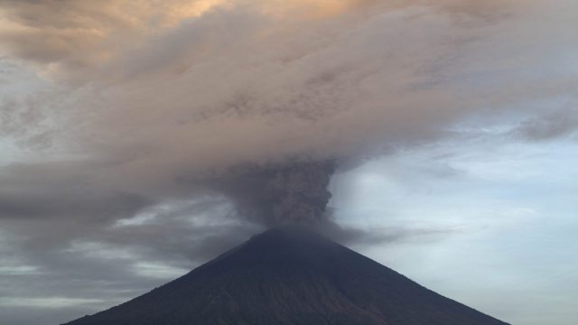 bali-mount-agung-eruption