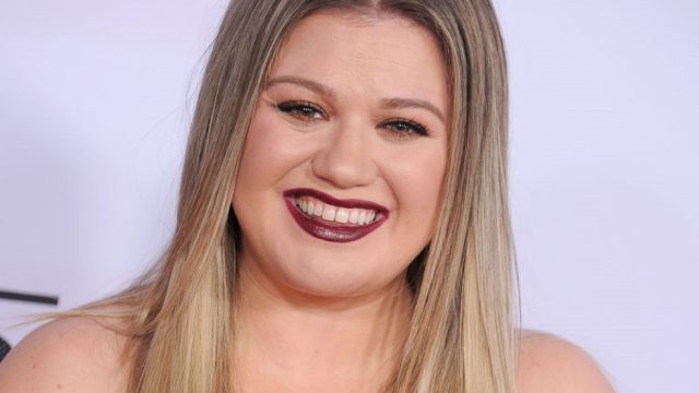kelly-clarkson-amas