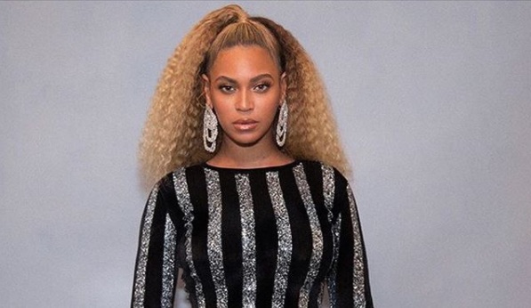 Beyoncé rocked her natural hair on Instagram, and we love this  lookHelloGiggles
