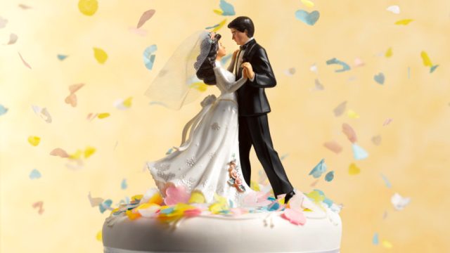Dancing wedding cake figurines