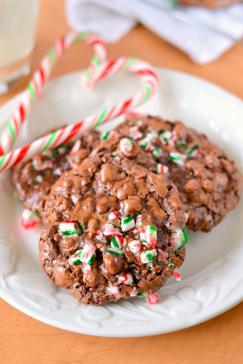peppermint-chocolate-puddle-cookies.jpg