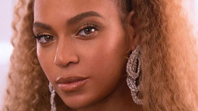 Beyoncé close up with natural hair