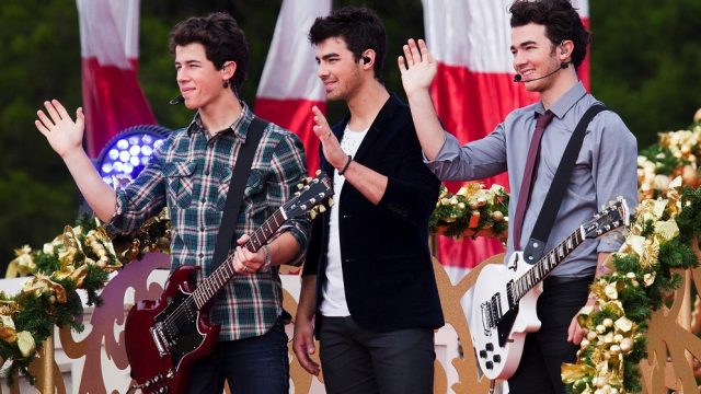 jonas-brothers-parade