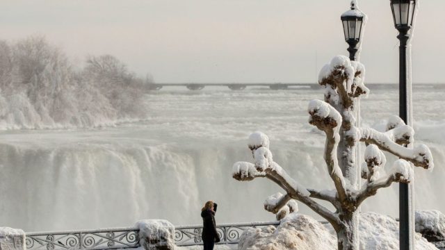 he cold snap which has gripped much of Canada and the United States has nearly frozen over the American side of the falls. / AFP PHOTO / Geoff Robins (Photo credit should read GEOFF ROBINS/AFP/Getty Images)
