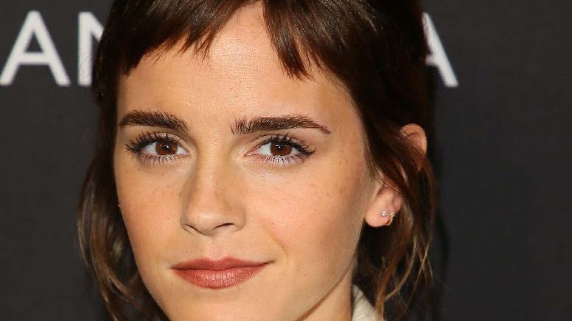 Emma Watson Acknowledged Shes A White Feminist In A Statement To Her Book Clubhellogiggles 4986