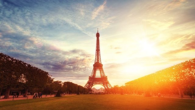 twitter-eiffel-tower-love-story