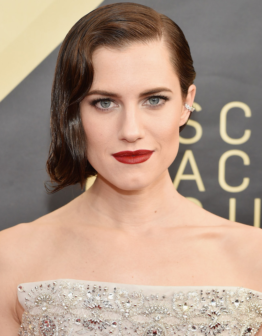 Allison Williams wore a $6 lipstick at the 2018 SAG AwardsHelloGiggles