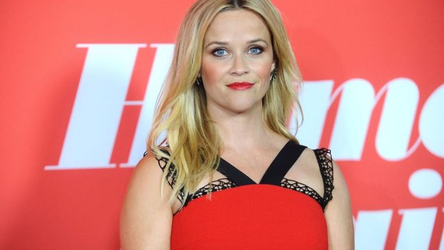reese-witherspoon-three-legs