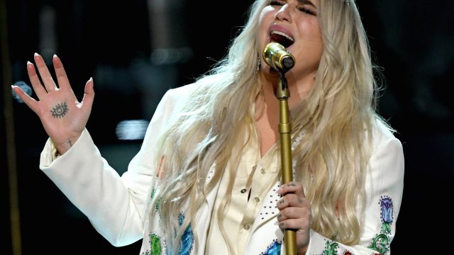 Kesha Praying